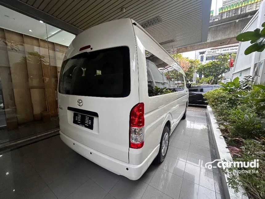 2024 Toyota Hiace Commuter Van Wagon