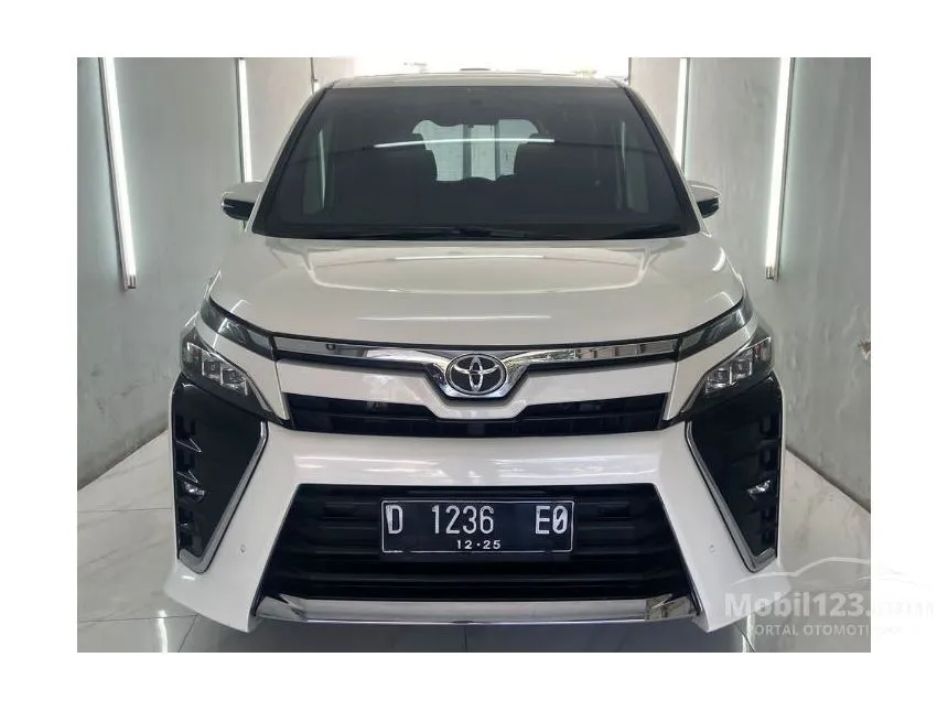 Jual Mobil Toyota Voxy 2018 2.0 di Jawa Barat Automatic Wagon Putih Rp 355.000.000