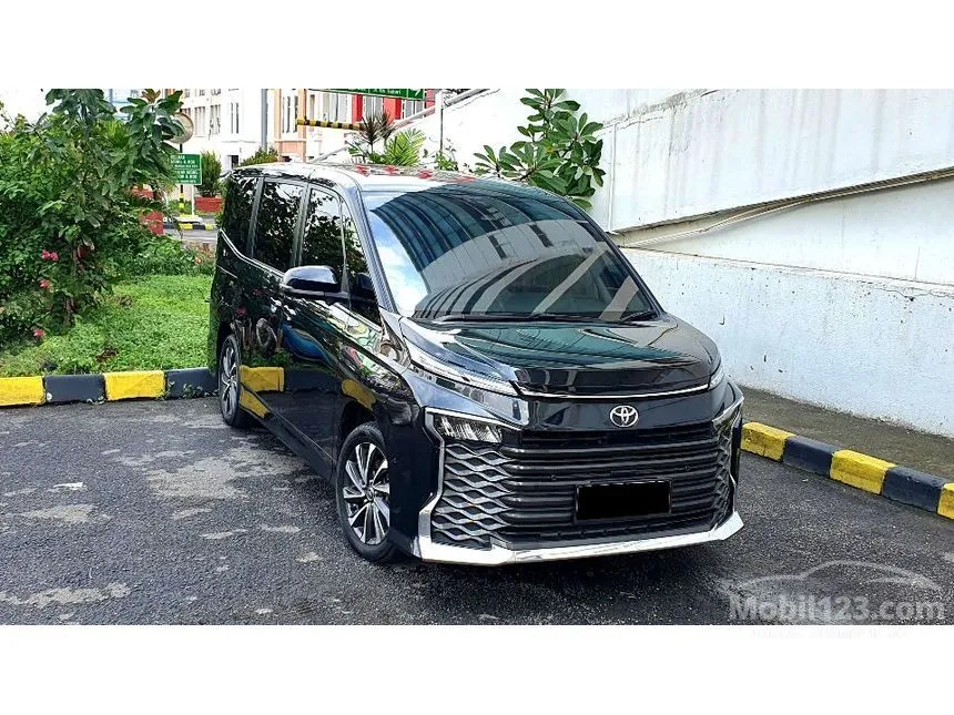 Jual Mobil Toyota Voxy 2022 2.0 di DKI Jakarta Automatic Van Wagon Hitam Rp 500.000.000