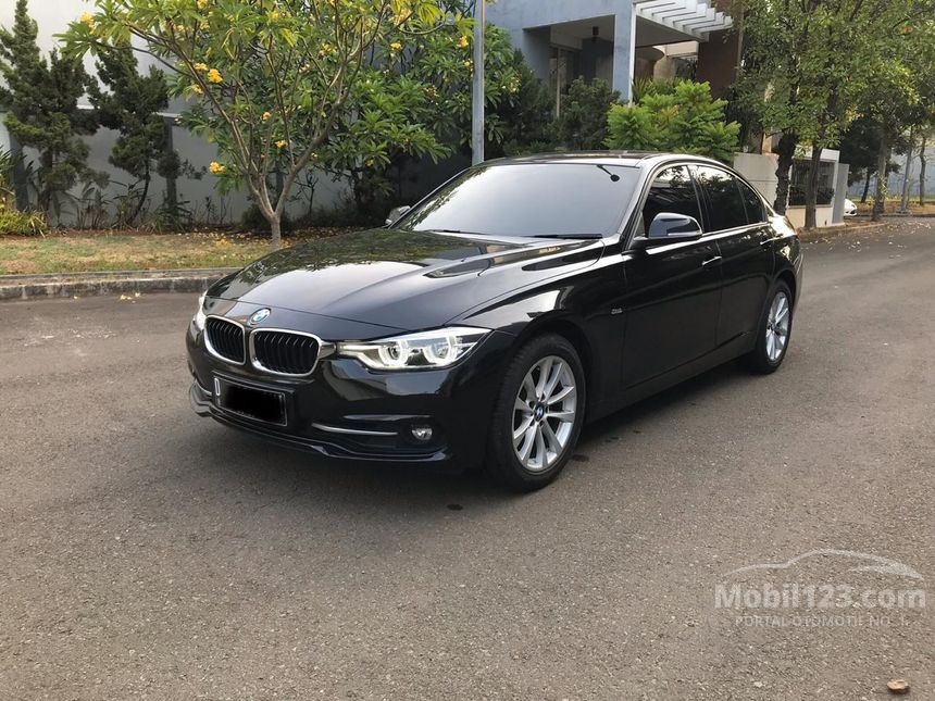 Jual Mobil  BMW  320i  2021 Sport 2 0 di DKI Jakarta 