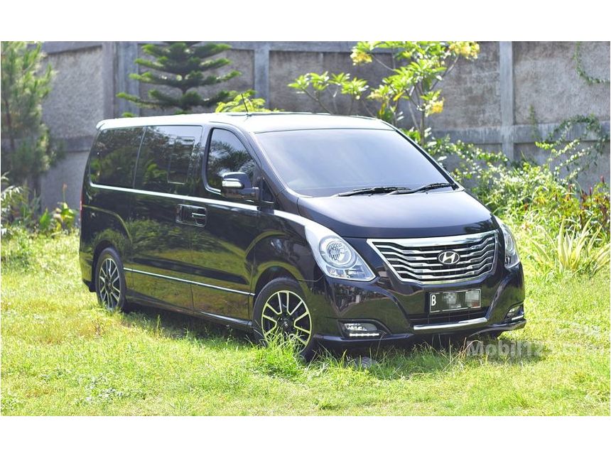 Jual Mobil Hyundai H-1 2015 Limited Black Edition 2.4 di 