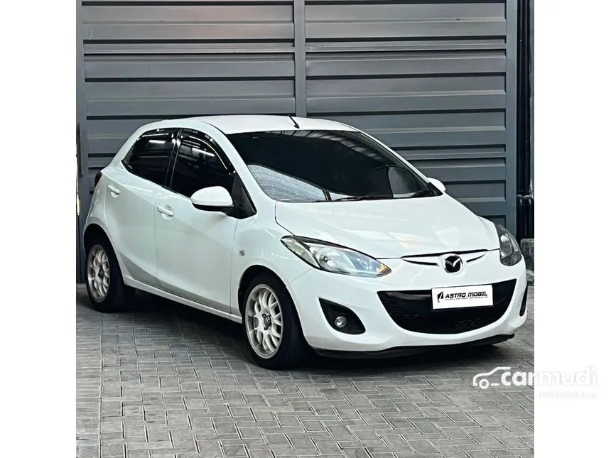 Jual Mobil Mazda 2 2010 R 1.5 di Jawa Timur Automatic Hatchback Putih Rp 99.999.000
