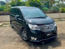 Nissan Serena 2.0 Highway Star MPV at 2015 hitam dp murah