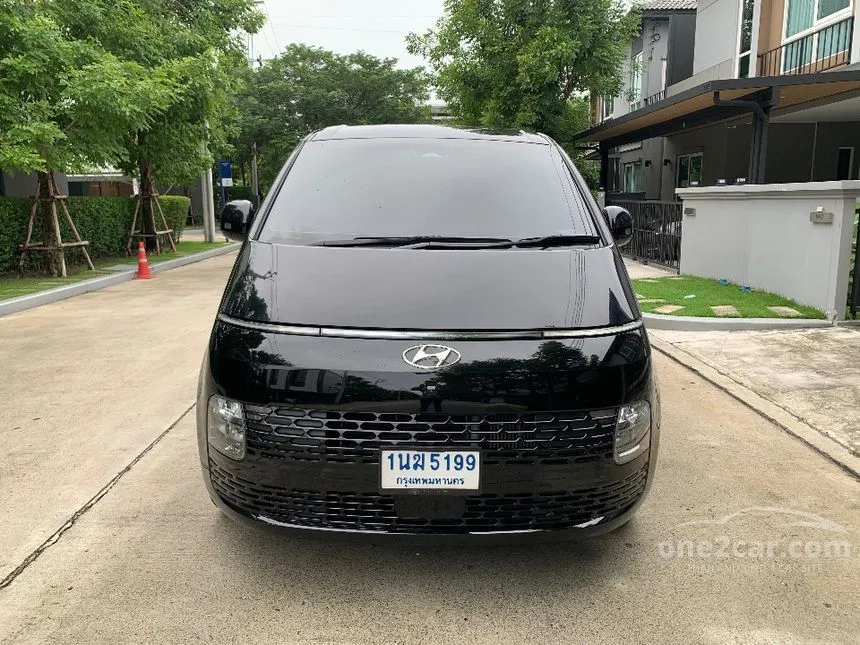 2022 Hyundai Staria SEL Van