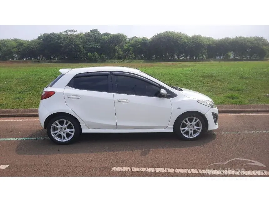 Jual Mobil Mazda 2 2012 R 1.5 di DKI Jakarta Automatic Hatchback Putih Rp 114.000.000