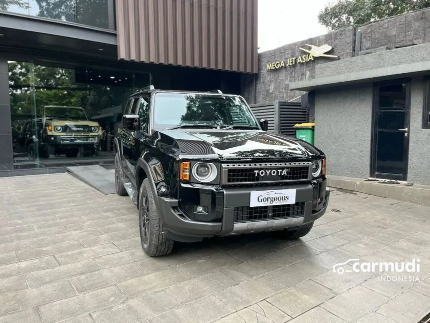 Jual Mobil Toyota Land Cruiser Prado 2024 VX 2.8 di DKI Jakarta Automatic SUV Hitam Rp 2.850.000.000