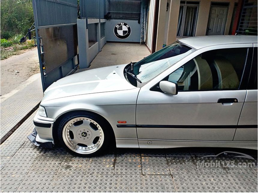 1998 BMW 323i E36 2.5 Manual Sedan