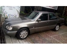 1994 Mercedes-Benz 220E 2.2 2.2 Manual Sedan
