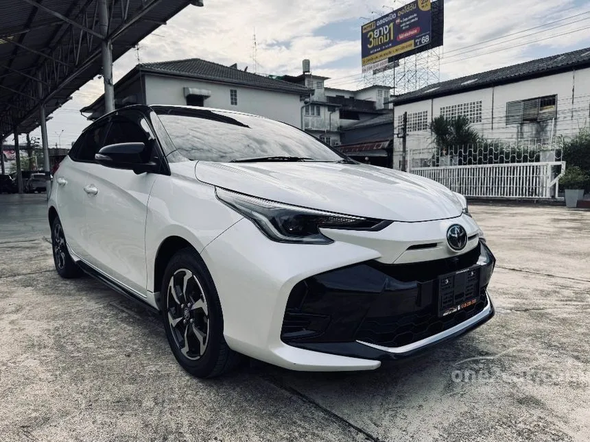 2024 Toyota YARIS Premium Hatchback