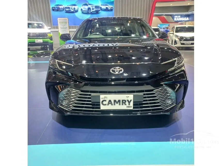 Jual Mobil Toyota Camry 2025 HV TSS 2 2.5 di DKI Jakarta Automatic Sedan Hitam Rp 957.700.000
