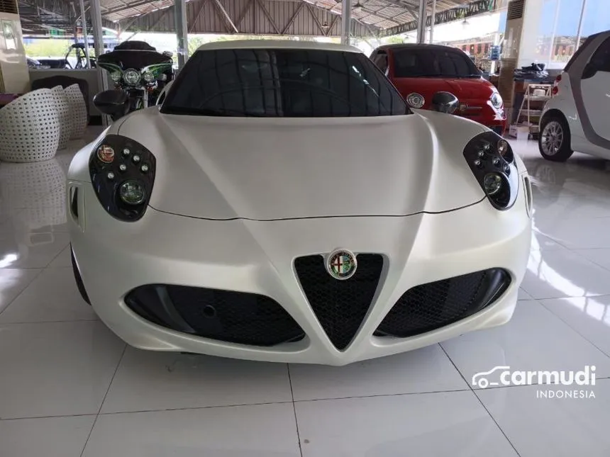 Jual Mobil Alfa Romeo 4C 2014 1.7 di Jawa Timur Automatic Convertible Putih Rp 2.200.000.000