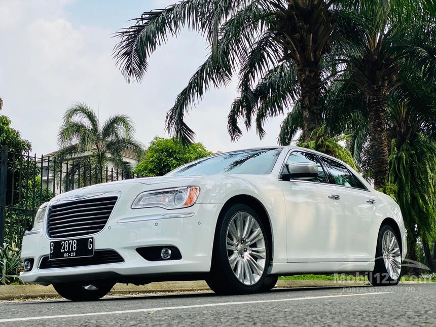 Jual Mobil Chrysler 300C 2012 SRT8 6.4 Di Banten Automatic Sedan Putih ...