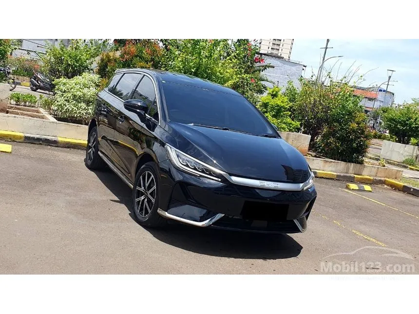 2025 BYD M6 Standard 7 Seater MPV