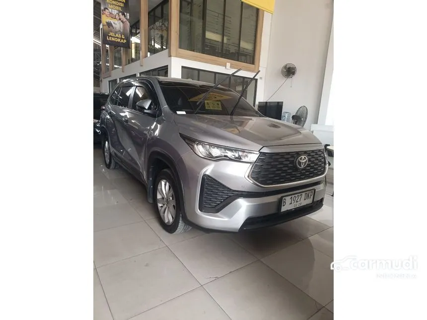 2022 Toyota Kijang Innova Zenix V HV MPV