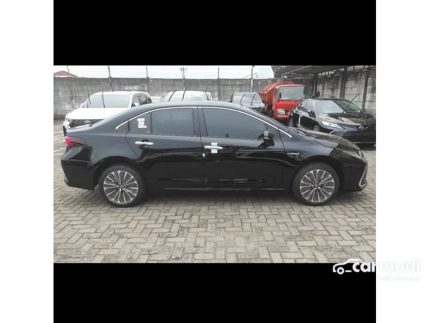 2025 Toyota Corolla Altis HYBRID Sedan