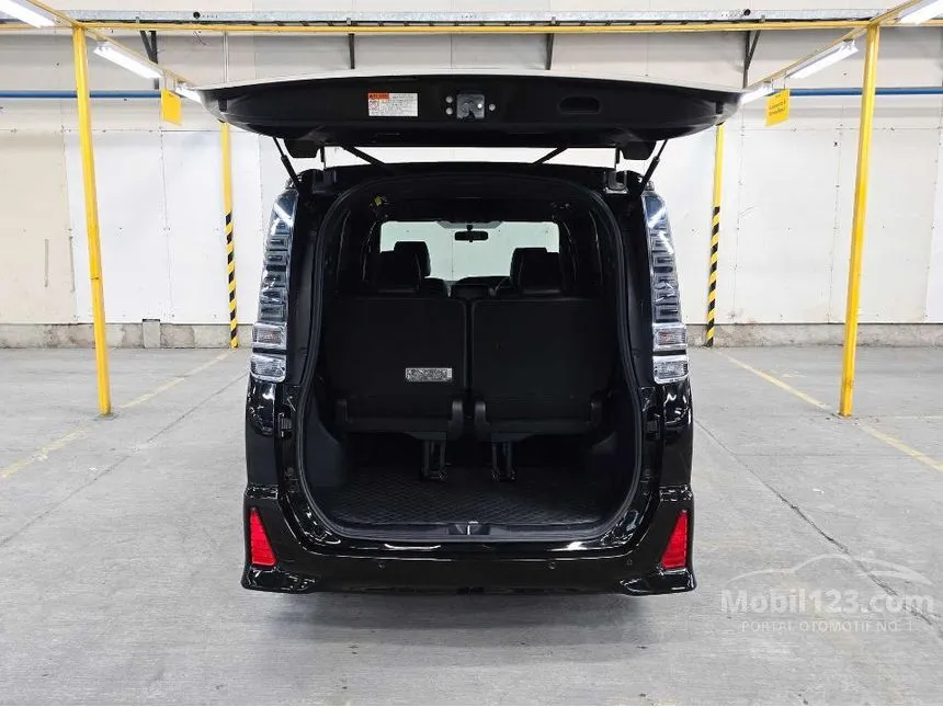 2021 Toyota Voxy MPV