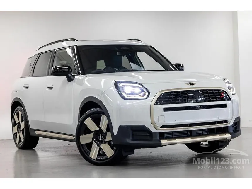 Jual Mobil MINI Countryman 2024 S ALL4 Favoured Trim 2.0 di Jawa Barat Automatic SUV Putih Rp 1.461.000.000