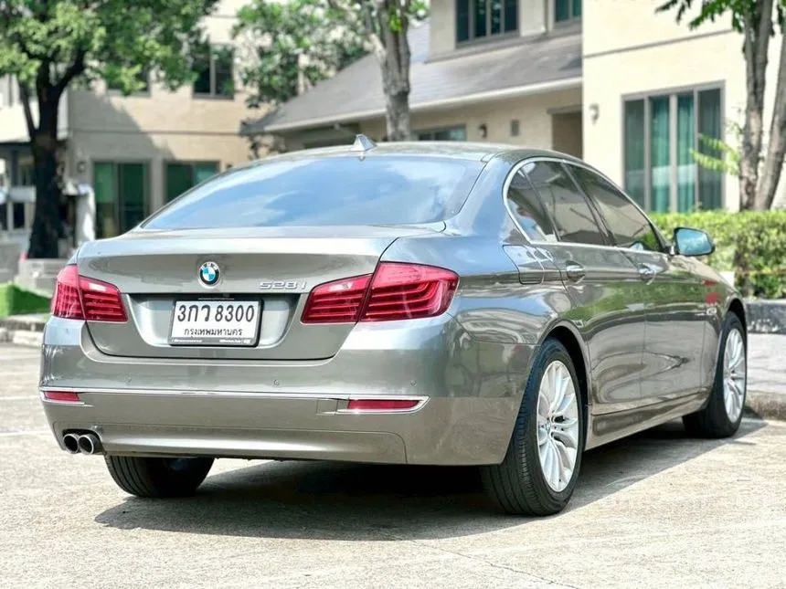 2014 BMW 528i Luxury Sedan