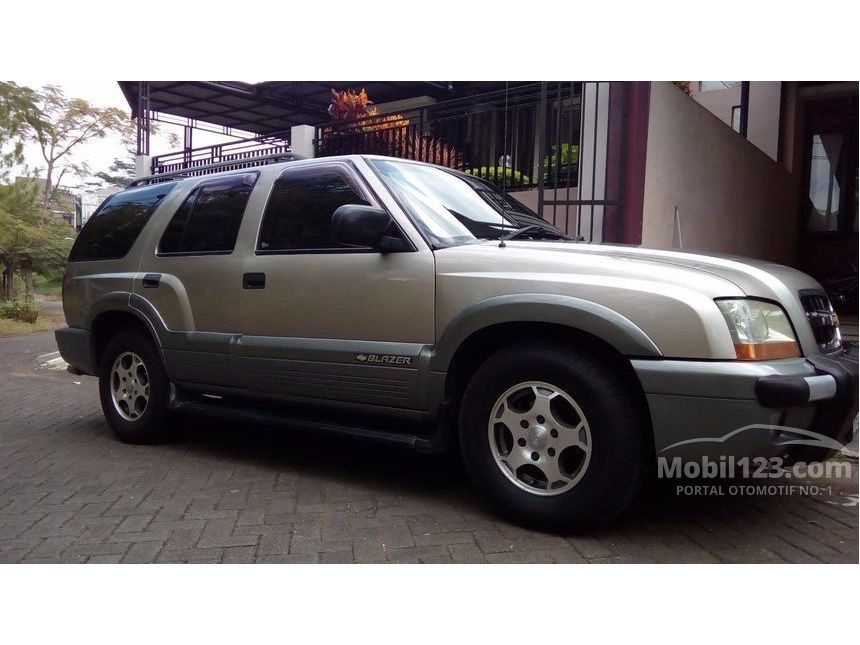 Jual Mobil  Chevrolet  Blazer  2006  2 2 di Jawa Timur Manual 