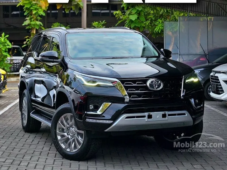 Jual Mobil Toyota Fortuner 2024 VRZ 2.8 di Banten Automatic SUV Hitam Rp 584.700.000