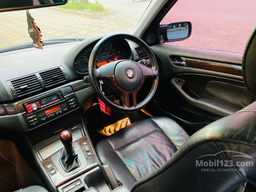 2001 BMW 330i Sedan
