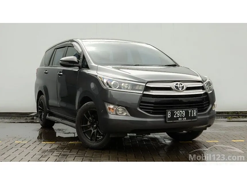 Jual Mobil Toyota Kijang Innova 2020 V 2.4 di Banten Manual MPV Abu
