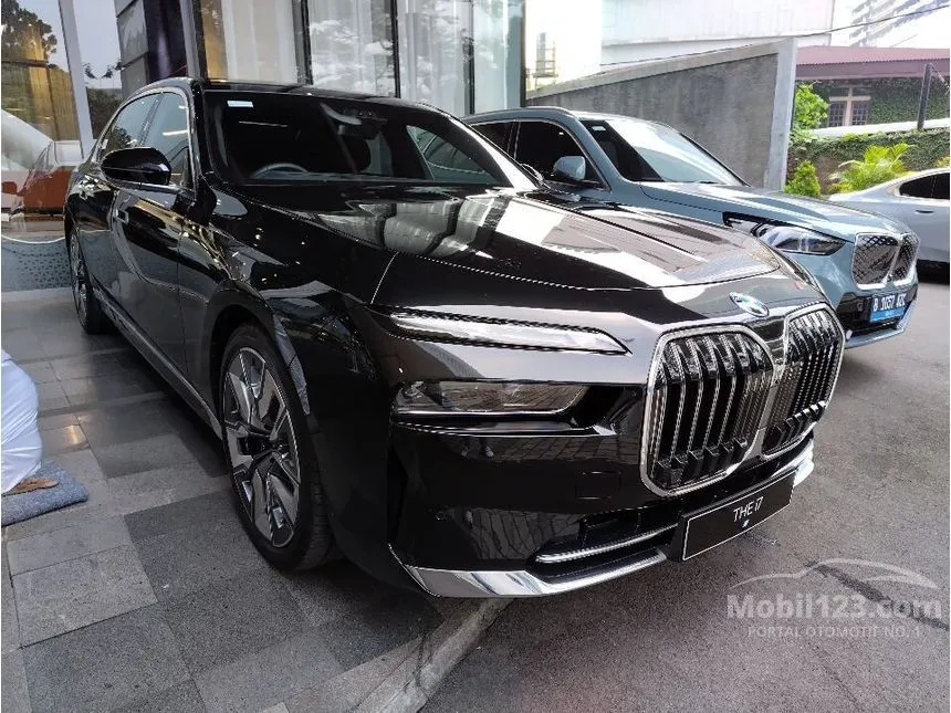 Jual Mobil BMW i7 2024 xDrive60 Gran Lusso di DKI Jakarta Automatic Sedan Hitam Rp 2.899.000.000