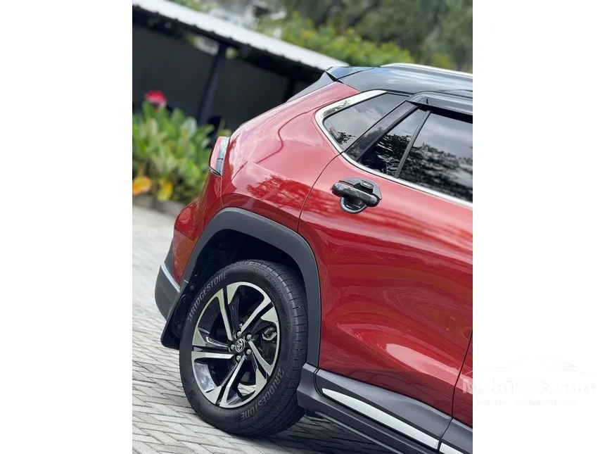 2025 Toyota Yaris Cross S HV SUV