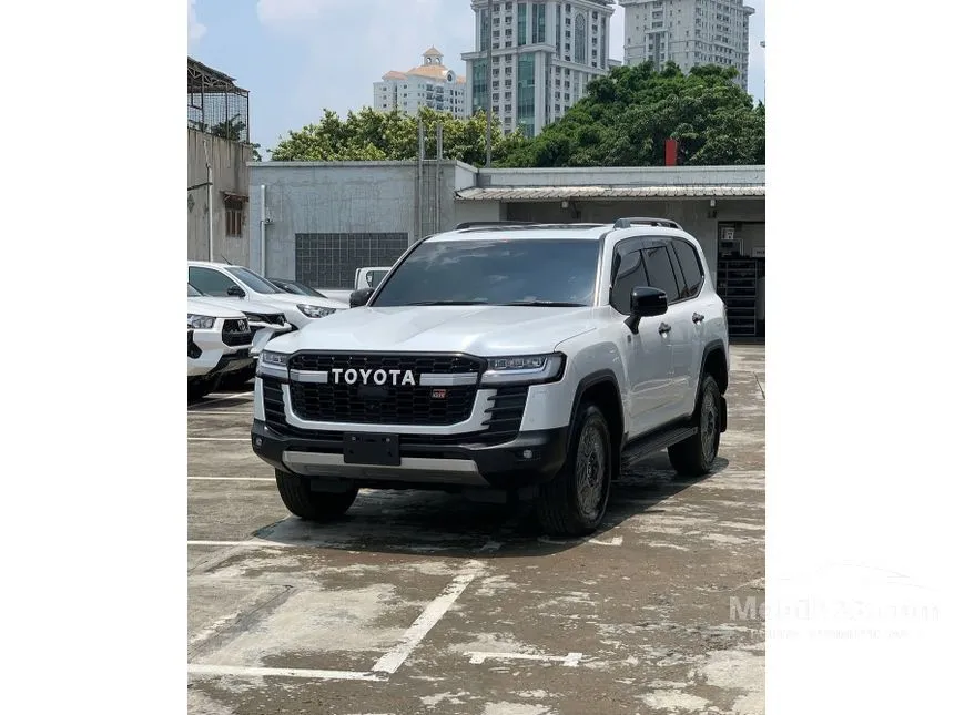 2026 Toyota Land Cruiser 300 GR-S (Premium Colour) SUV