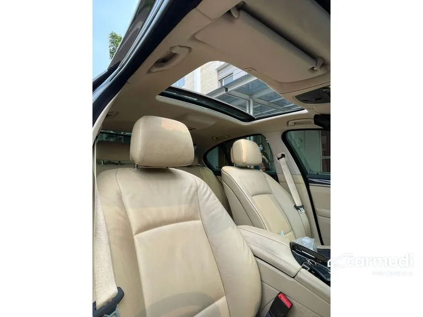 2013 BMW 520i Luxury Sedan