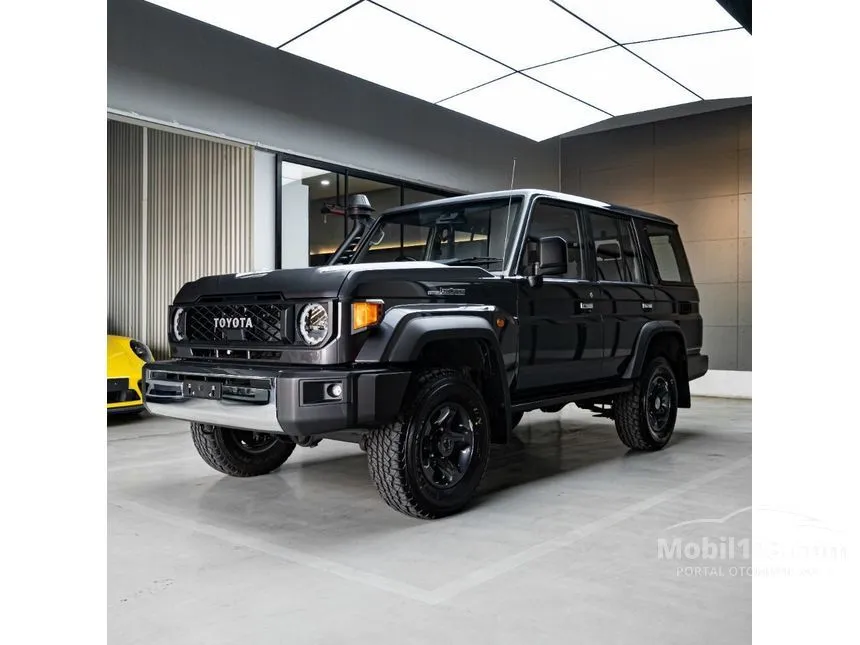 Jual Mobil Toyota Land Cruiser 2024 70 GXL 2.8 di Jawa Tengah Automatic SUV Abu