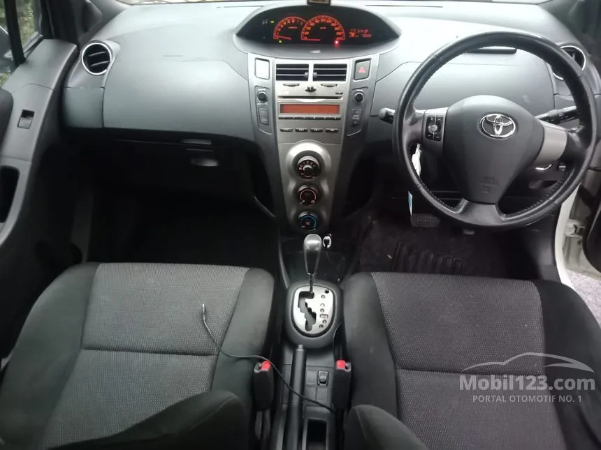 2011 Toyota Yaris S Limited Hatchback