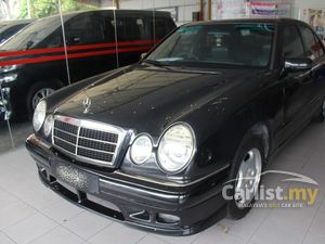 1996 Mercedes-Benz E200 2.0 Classic Sedan -- WELL MAINTAINED --