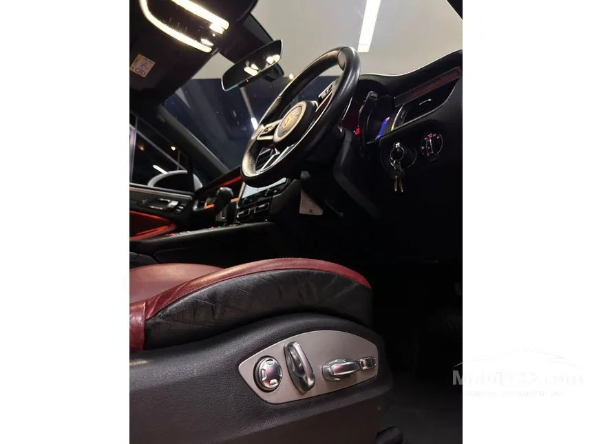 2018 Porsche Macan SUV