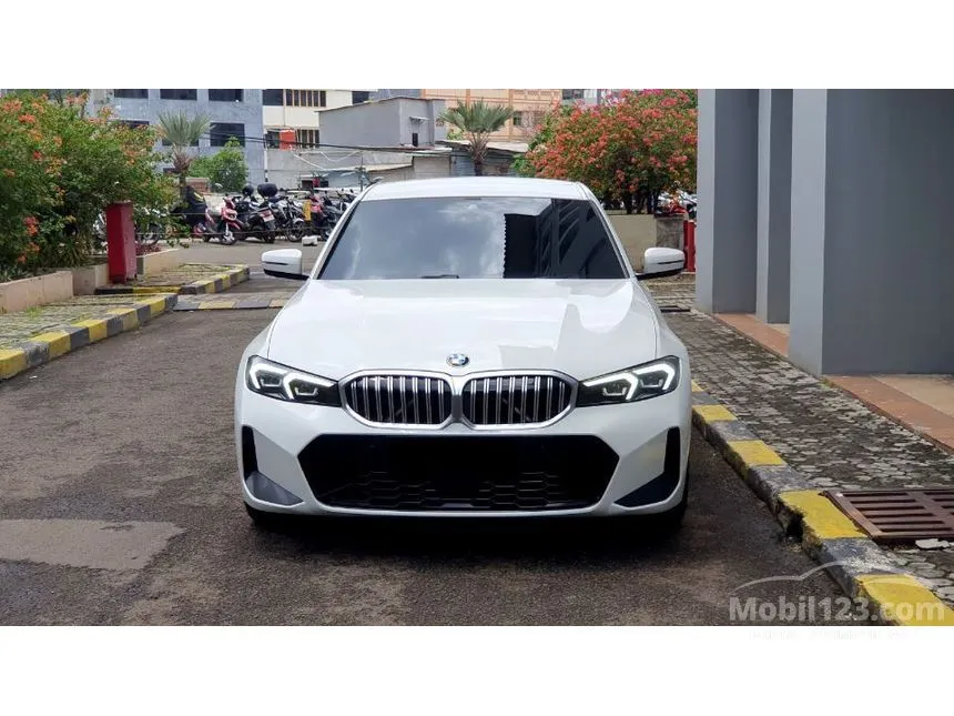 Jual Mobil BMW 320i 2023 M Sport 2.0 di DKI Jakarta Automatic Sedan Putih Rp 765.000.000