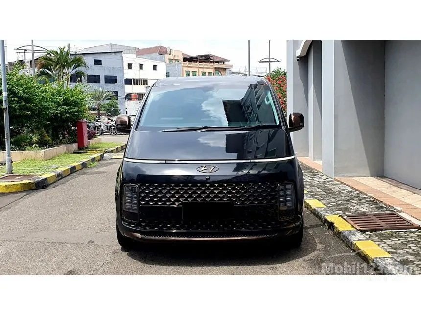 Jual Mobil Hyundai Staria 2022 Signature 7 2.2 di DKI Jakarta Automatic MPV Hitam Rp 698.000.000