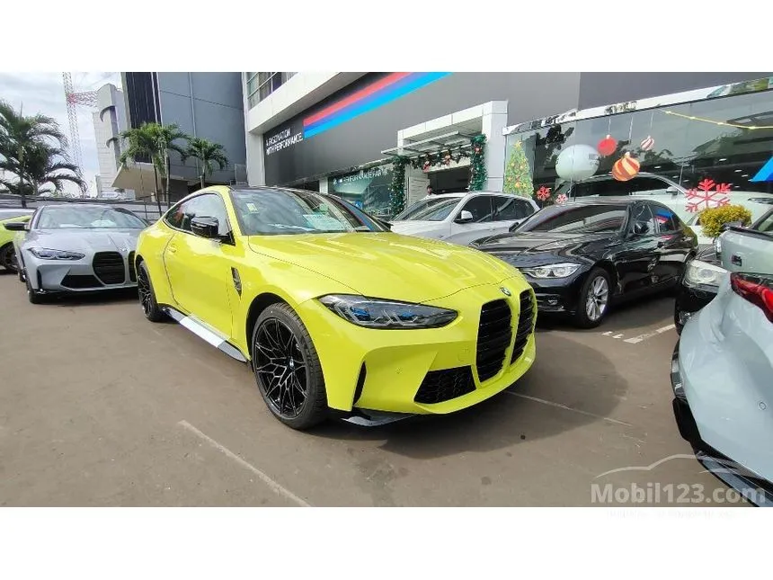 Jual Mobil BMW M4 2023 Competition 3.0 di Bali Automatic Coupe Kuning Rp 2.686.000.000
